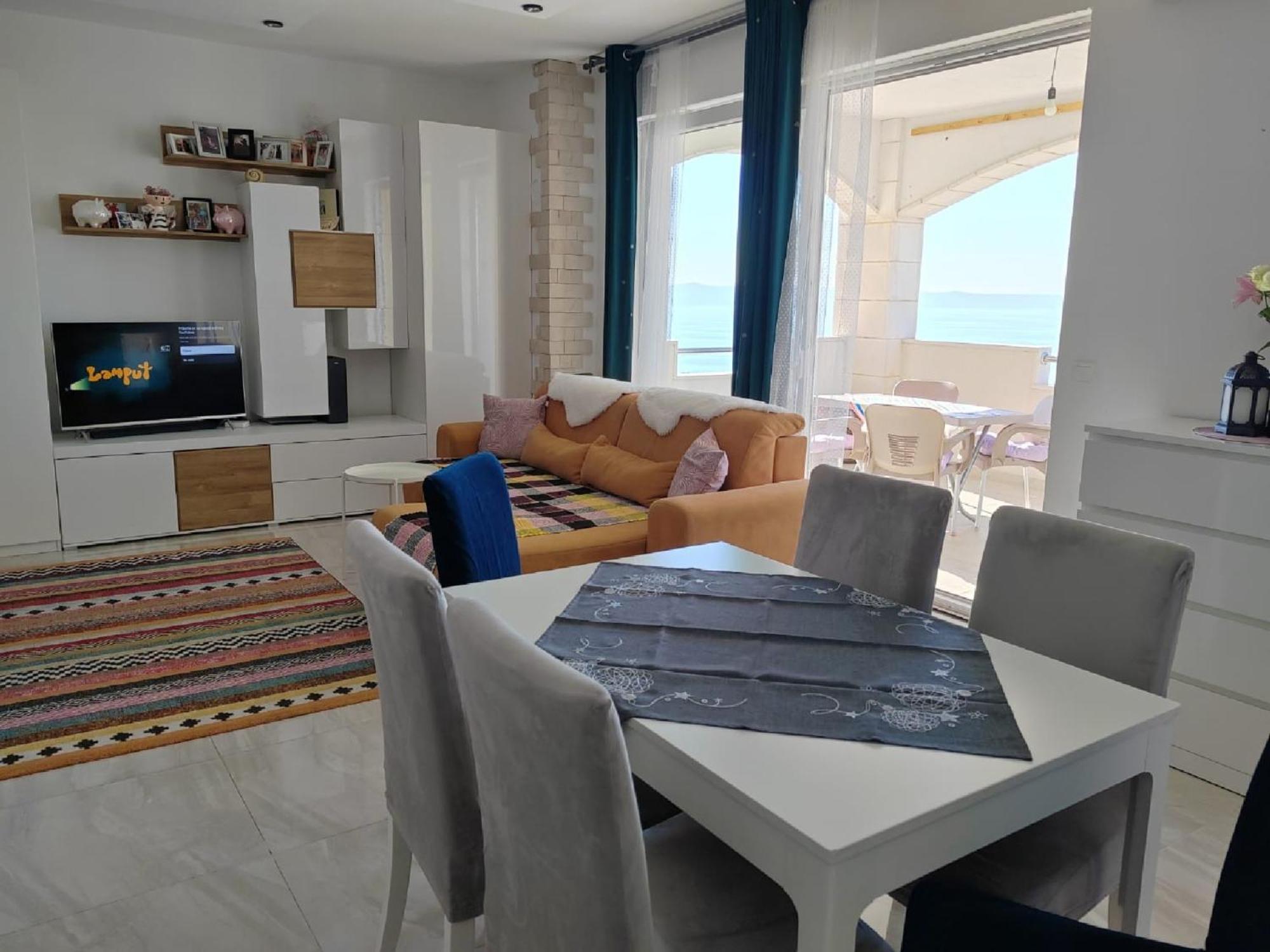 Maris Apartment